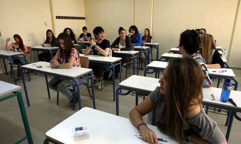 Греческие школьники будут делать тесты на COVID-19 не два, а один раз в неделю