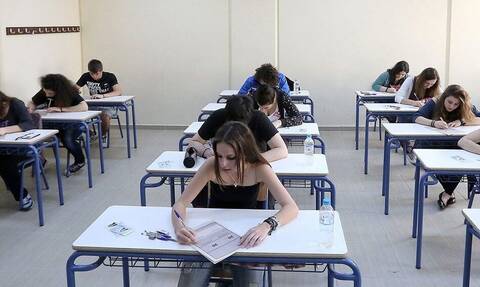 Греческие школьники продолжат делать тесты на COVID-19 два раза в неделю