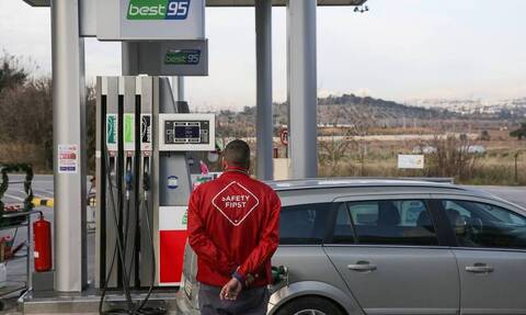 Στην Ελλάδα η έκτη υψηλότερη τιμή καυσίμων στην ΕΕ - Στα 2,053 ευρώ ανά λίτρο η απλή αμόλυβδη
