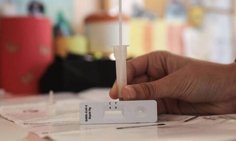 Self test: Δωρεάν διάθεση σε μαθητές και εμβολιασμένους εκπαιδευτικούς - Πότε και πώς θα διατεθούν