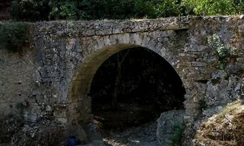 Το ιστορικό γεφύρι των 2.000 ετών, που διέσχιζαν οι πάνοπλοι Σπαρτιάτες στρατιώτες