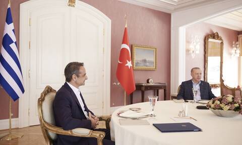 Μητσοτάκης: Ενημερώνει σήμερα και αύριο τους πολιτικούς αρχηγούς για τη συνάντηση με τον Ερντογάν