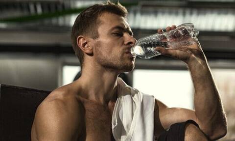 Νερό: Πότε πρέπει να πίνεις για να είσαι πιο υγιής