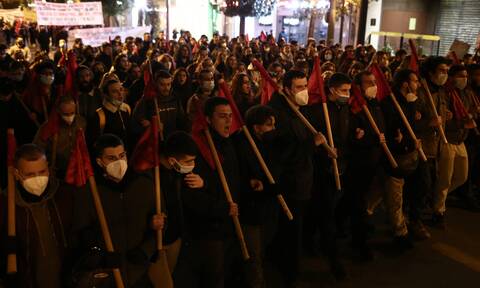 Κλειστό το κέντρο της Αθήνας - Σε εξέλιξη αντιπολεμικό συλλαλητήριο