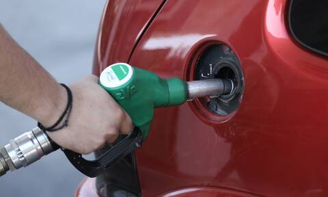 Μέτρα στήριξης: Πώς θα πάρετε επιδότηση βενζίνης - Οι δικαιούχοι των επιδομάτων ρεύματος, ακρίβειας