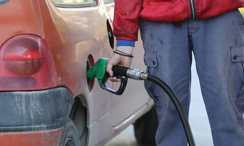Καύσιμα – Ασμάτογλου στο Newsbomb.gr: Θα δούμε ξανά αυξήσεις στη βενζίνη – Λίγο το βοήθημα