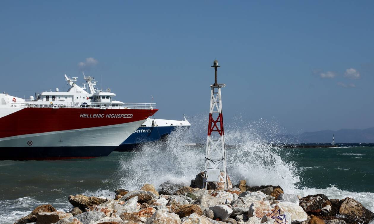 Απαγορευτικό απόπλου από Ραφήνα – Κανονικα τα δρομολόγια των πλοίων από Πειραιά, Λαύριο