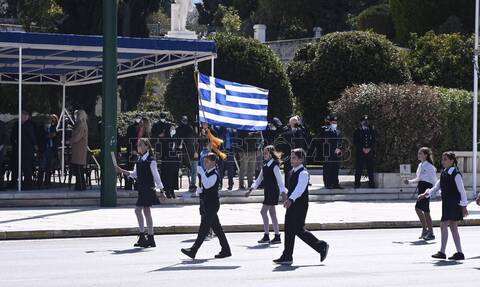 Γέμισε Ελλάδα το κέντρο για την επέτειο της 25ης Μαρτίου – Τι θα δούμε στην στρατιωτική παρέλαση