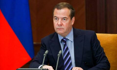 Μεντβέντεφ: Ανόητο να πιστεύει κανείς ότι οι κυρώσεις της Δύσης θα επηρεάσουν το Κρεμλίνο