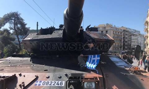 25η Μαρτίου: Πόλος έλξης τα άρματα για τους Αθηναίους λίγο πριν τη στρατιωτική παρέλαση