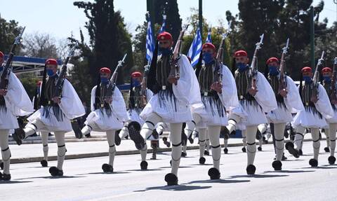 25η Μαρτίου: Δείτε Live τη μεγαλειώδη στρατιωτική παρέλαση στο κέντρο της Αθήνας