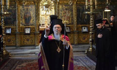 Η Κυριακή της Σταυροπροσκυνήσεως στο Φανάρι - Στην Πολωνία ο Οικουμενικός Πατριάρχης