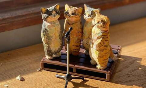 Οι παιχνιδιάρικες «γάτες» του γλύπτη Sakura Hanafusa