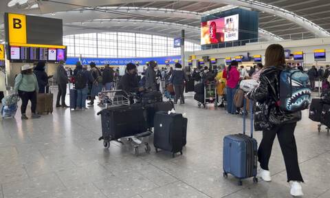 Bρετανία: Προειδοποιήσεις για μεγάλες καθυστερήσεις στα αεροδρόμια στις διακοπές του Πάσχα