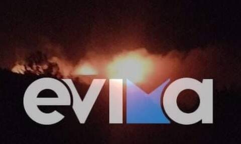 Εύβοια: Μαίνεται η φωτιά στο Τραχήλι - Μεγάλη φωτιά προς το χωριό Κρεμαστό