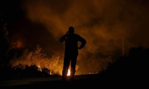 Σε ύφεση η φωτιά στο Λιβαδάκι της Ηλείας – Καλύτερη η εικόνα στην Κορινθία    