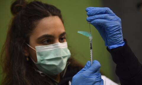 Κορονοϊός: «Σύντομη» η προστασία από τη νόσηση με την τέταρτη δόση του εμβολίου της Pfizer