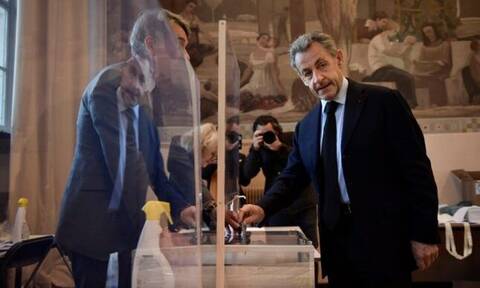 Ο πρώην πρόεδρος της Γαλλίας, Σαρκοζί «θα ψηφίσει τον Μακρόν» στον δεύτερο γύρο