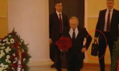 Ο άνθρωπος «σκιά» του Βλαντιμίρ Πούτιν - Τι κρύβει το βαλιτσάκι που φοβάται όλος ο πλανήτης