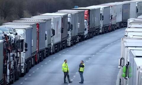 Πόλεμος στην Ουκρανία:Ουρές χιλιομέτρων στα σύνορα Πολωνίας-Λευκορωσίας για να φύγουν ρωσικά φορτηγά
