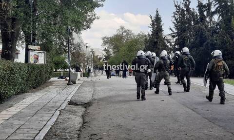 Θεσσαλονίκη: Πεδίο μάχης το ΑΠΘ – Ένταση μεταξύ αντιεξουσιαστών και αστυνομικών