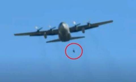 Συναγερμός για Έλληνα αλεξιπτωτιστή: Κρεμόταν από C-130 - Πώς κατάφερε να σωθεί