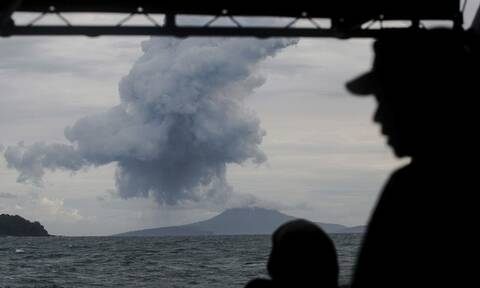 Ινδονησία: Εξερράγη το ηφαίστειο Ανάκ Κρακατόα - Σε ύψος 3 χιλιομέτρων το σύννεφο τέφρας