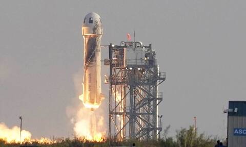 SpaceX: Επέστρεψαν στη Γη οι 3 επιχειρηματίες και ο πρώην αστροναύτης της NASA