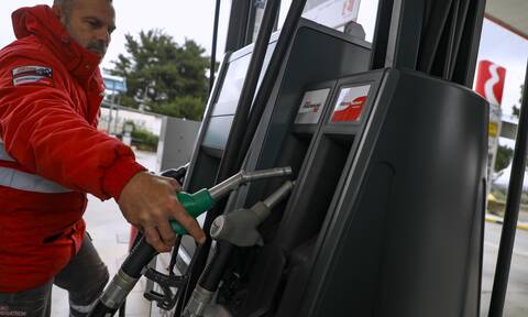 Επίδομα βενζίνης: Άνοιξε η πλατφόρμα – Τα βήματα για να βγάλετε το Fuel Pass, oι δικαιούχοι, τα ποσά