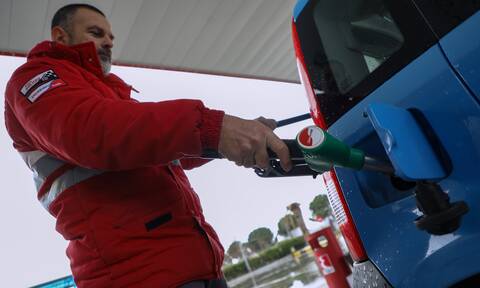 Επίδομα βενζίνης: «Βροχή» οι αιτήσεις για το Fuel Pass - Ξεπέρασαν τις 100.000 σε λίγες ώρες