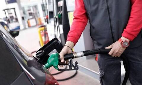 Επίδομα βενζίνης: Χιλιάδες αιτήσεις σε λίγες ώρες για το Fuel Pass - Θα ξεπεράσουν τις 200.000