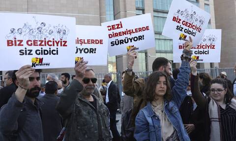 Τουρκία: Στους δρόμους οι πολίτες μετά την καταδίκη του Οσμάν Καβαλά