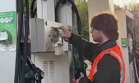 «Eco-αναρχικοί»: Η νέα κατηγορία ακτιβιστών – Αχρηστεύουν αντλίες σε βενζινάδικα στη Βρετανία