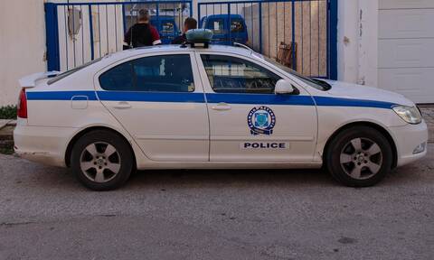 Ελληνικό: Ληστής με κουκούλα και όπλο έκλεψε PIN και έκανε ανάληψη από ΑΤΜ