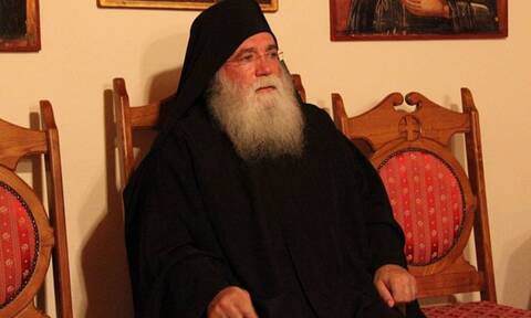 Ο ιερέας του Λιδωρικίου ζητάει δημόσια συγνώμη από τον πάτερ Νεκτάριο Μουλατσιώτη
