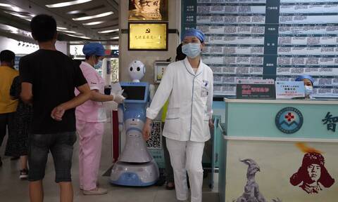Συναγερμός στο Πεκίνο: Νοσοκομεία εκστρατείας και έξτρα κλίνες για την αναχαίτιση του κορονοϊού