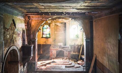 «CHIESA»: Ο Roman Robroek απαθανατίζει εγκαταλελειμμένες εκκλησίες στην Ιταλία (pics)