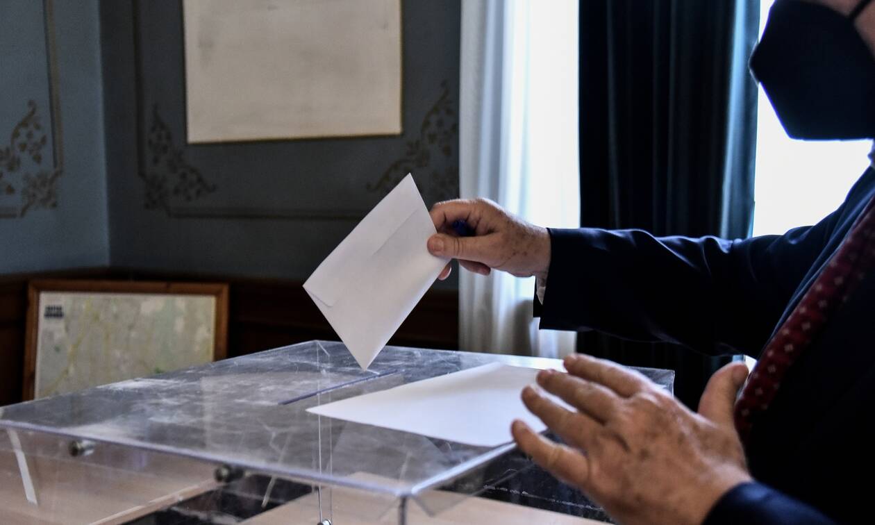 ΚΙΝΑΛ: Έσπασε το φράγμα των 140.000 ψήφων - Ικανοποίηση στη Χαριλάου Τρικούπη από τη συμμετοχή