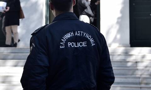 Κρήτη: Αστυνομικός ξυλοκοπούσε την κοπέλα του σε κοινή θέα