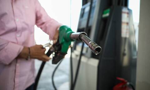 Πώς διαμορφώνονται οι μέσες τιμές της αμόλυβδης βενζίνης ανά νομό – Πού ξεπερνά τα 2,2 ευρώ