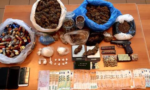 Ηράκλειο: Τρεις συλλήψεις για κοκαΐνη, κάνναβη, όπλα και σφαίρες