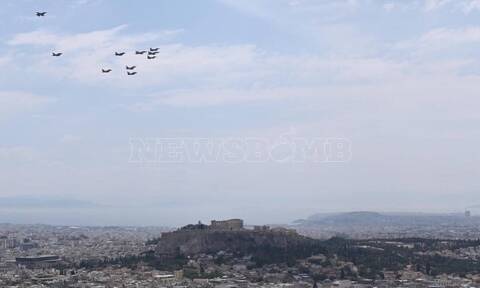 Άσκηση Tiger Meet: Συμβολική πτήση μαχητικών αεροσκαφών και ελικοπτέρων πάνω από την Ακρόπολη