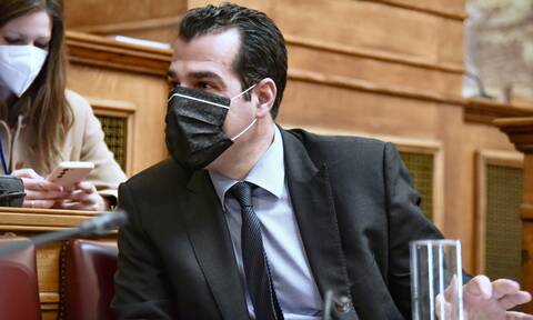 Θάνος Πλεύρης: Πιθανή η κατάργηση της μάσκας από 1η Ιουνίου - Σε ύφεση η πανδημία