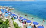 Η ελληνική παραλία που έχει διαφορετικές αποχρώσεις