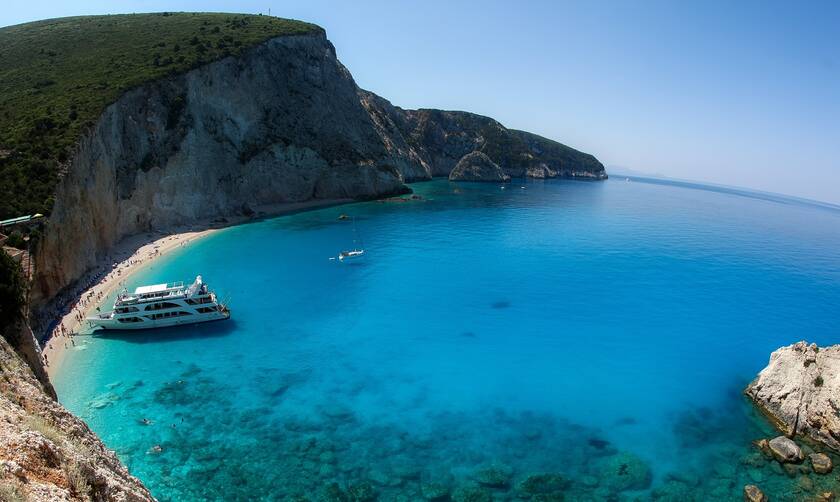 Γαλάζιες σημαίες 2022: Δεύτερη παγκοσμίως η Ελλάδα - Αυτές είναι οι  581 παραλίες που βραβεύτηκαν