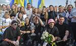 Ουκρανία: Με λουλούδια υποδέχθηκαν τους Kalush Orchestra ύστερα από τον θρίαμβο στην Eurovision