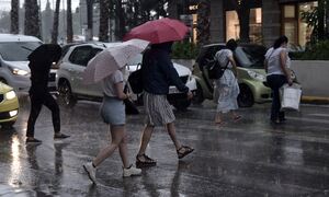 Έκτακτο δελτίο επιδείνωσης καιρού: Καταιγίδες, χαλάζι και αισθητή πτώση της θερμοκρασίας