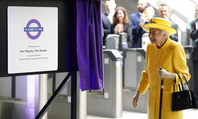 Βασίλισσα Ελισάβετ: Αιφνιδιαστική επίσκεψη στο Μετρό – Εγκαινίασε γραμμή με το όνομά της