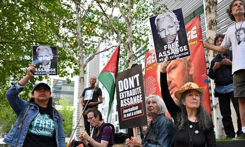 Τζούλιαν Ασάνζ: Διαδήλωση στο Λονδίνο εναντίον της έκδοσης του ιδρυτή του WikiLeaks στις ΗΠΑ