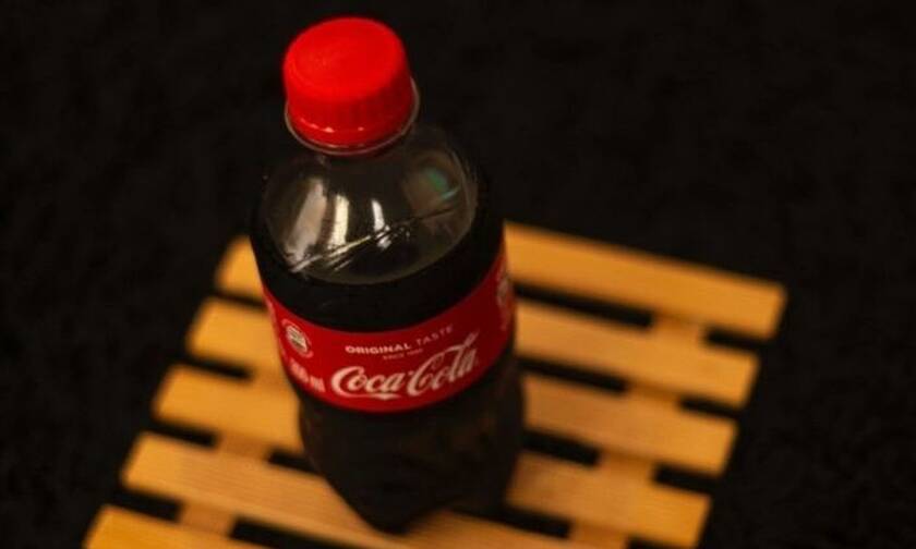 Η Coca-Cola ανακοίνωσε πως αλλάζει τα μπουκάλια της για οικολογικούς λόγους